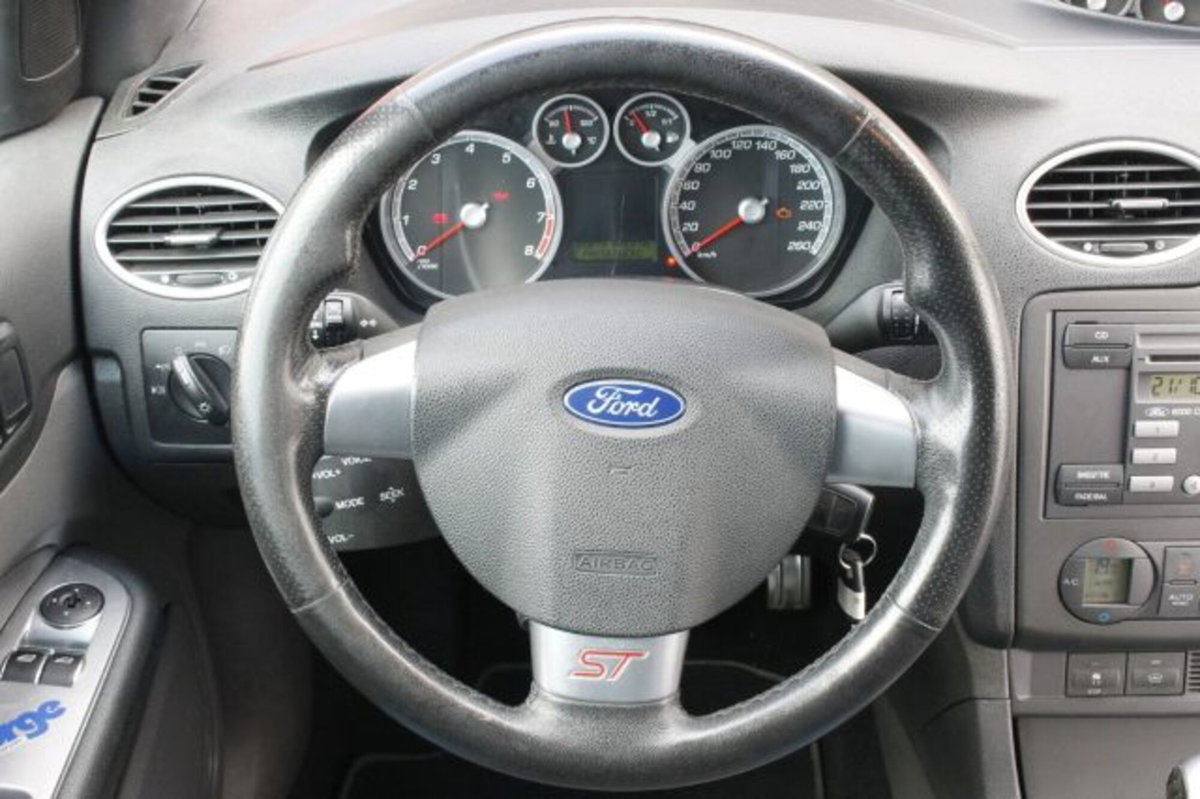 Ford Focus 2.5T (225CV) 20V 5p. ST (8)