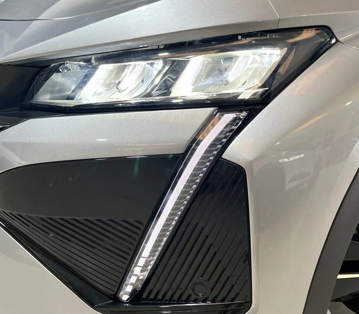 Peugeot 408 1.2 puretech Allure s&s 130cv eat8 (13)