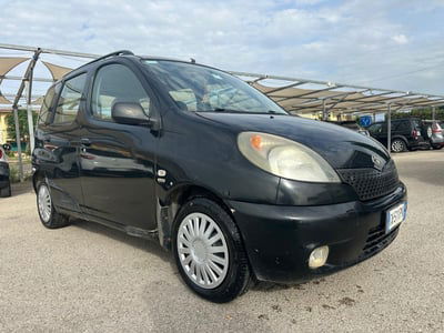 Toyota Yaris 1.3i 16V cat Sol usata