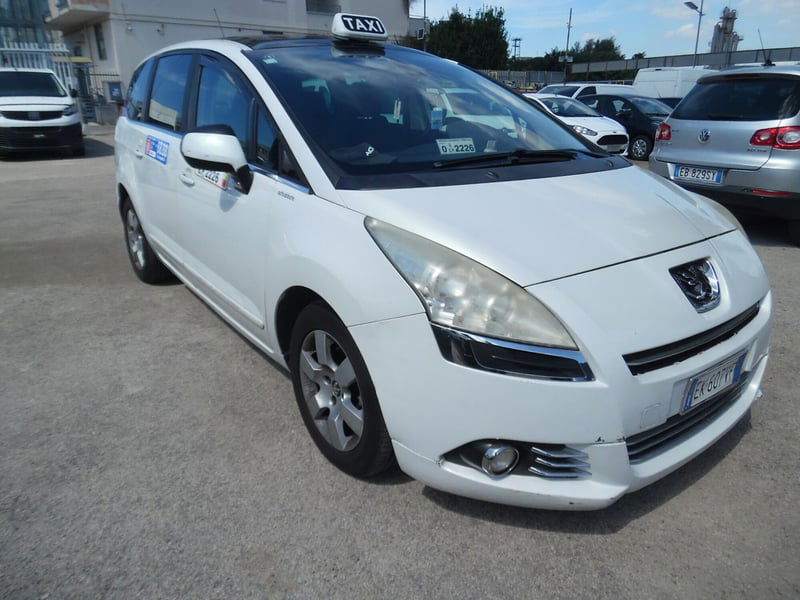 Peugeot 5008 1.6 e-HDi 112CV Stop&Start cambio robotizzato Allure