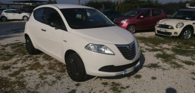Lancia Ypsilon 0.9 TwinAir 85 CV 5 porte Metano Ecochic Silver
