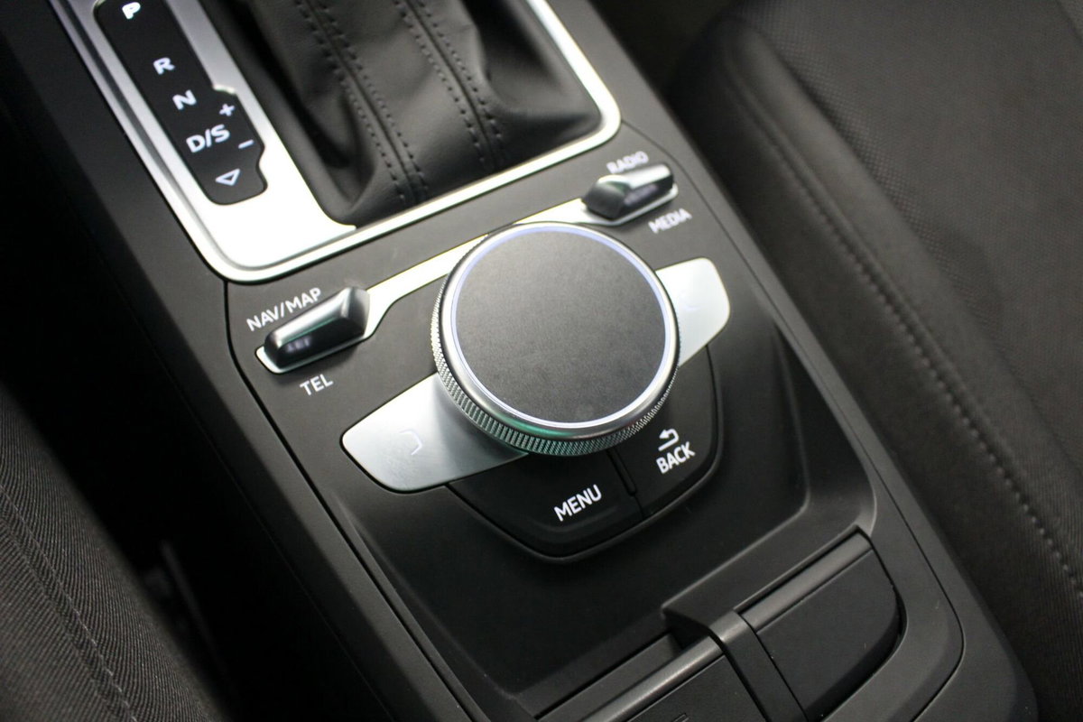 Audi Q2 Q2 30 TDI S tronic Business (15)