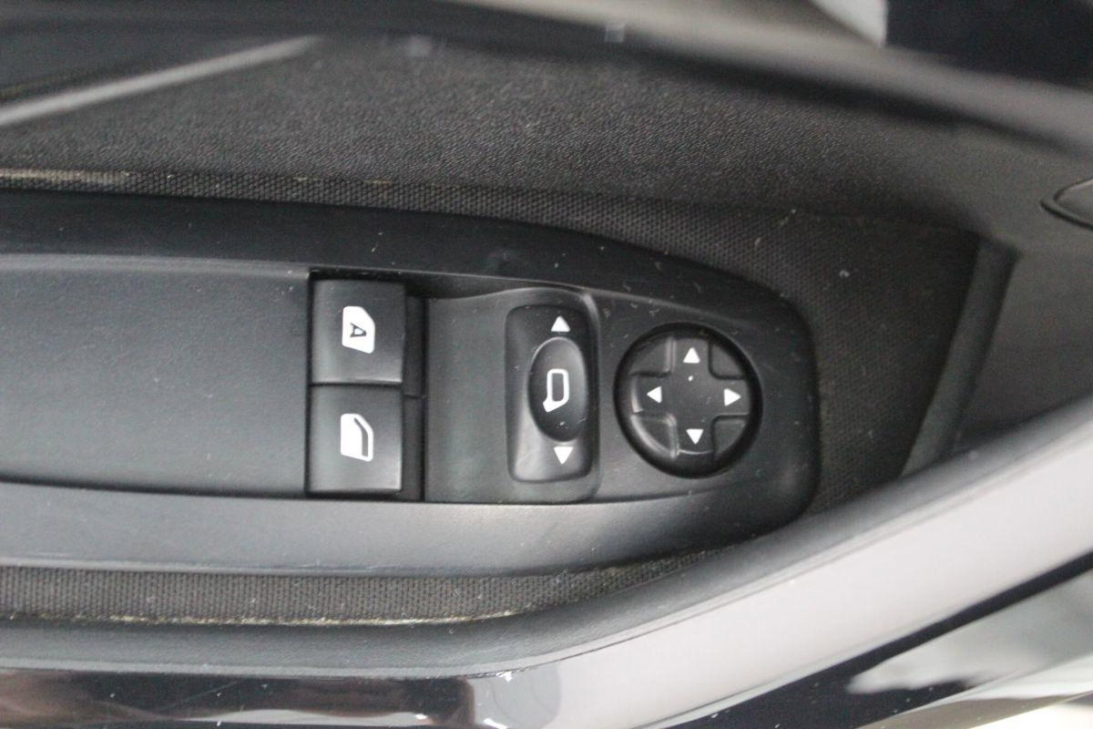 Peugeot 208 VTi 82 CV 5 porte Active (19)
