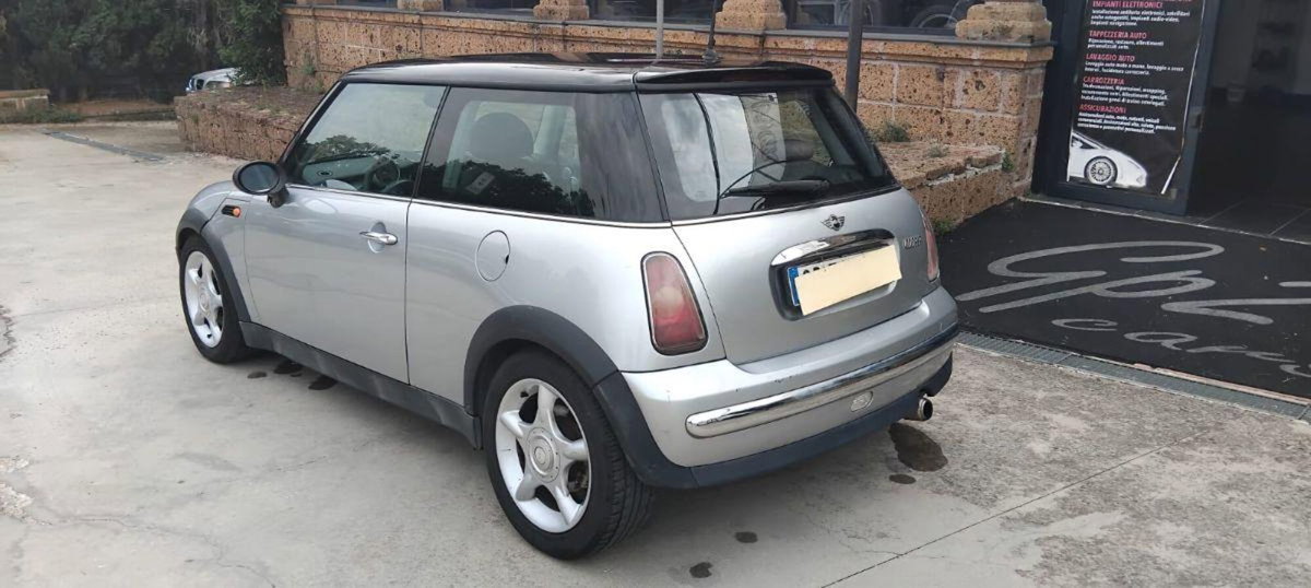MINI Mini 1.6 16V Cooper (2)