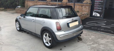 MINI Mini 1.6 16V Cooper (2)