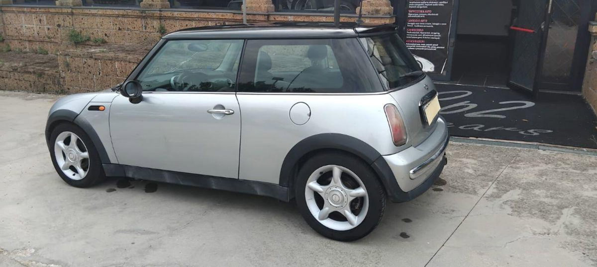 MINI Mini 1.6 16V Cooper (3)