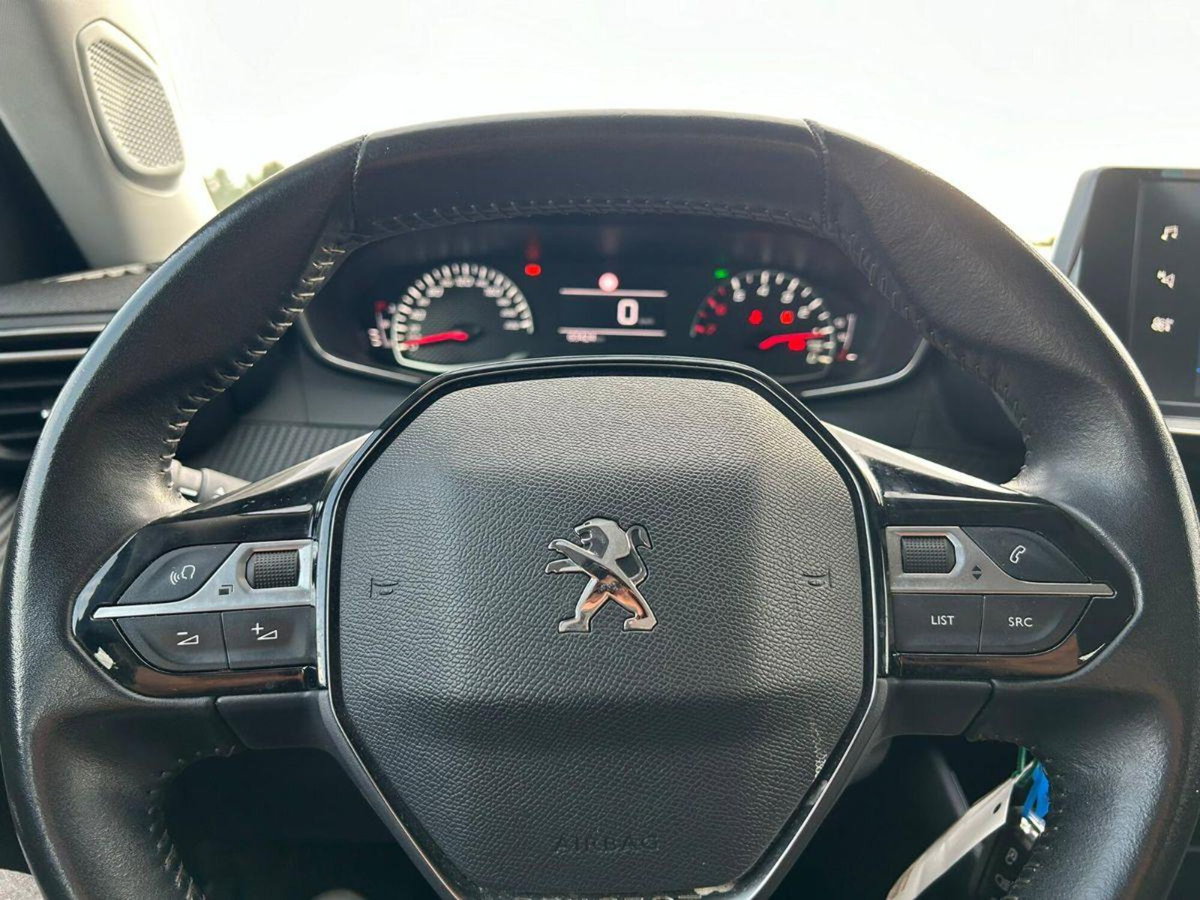 Peugeot 2008 1.2 puretech Active s&s 100cv (13)