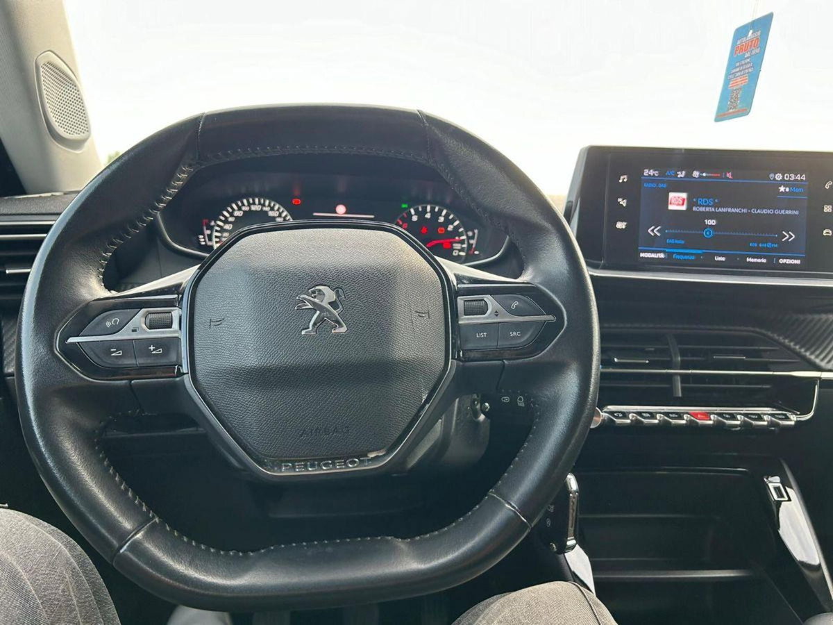 Peugeot 2008 1.2 puretech Active s&s 100cv (15)