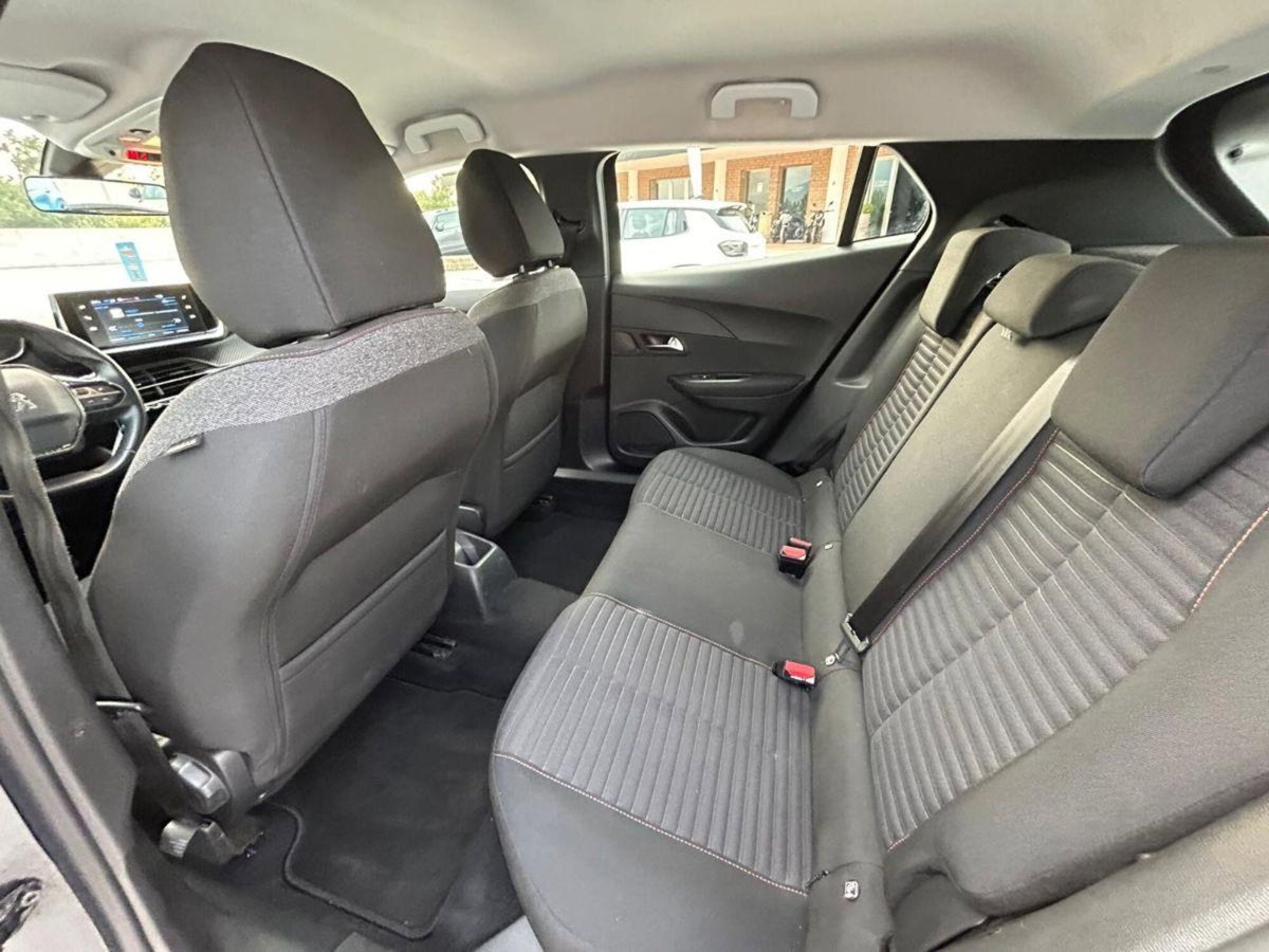 Peugeot 2008 1.2 puretech Active s&s 100cv (7)