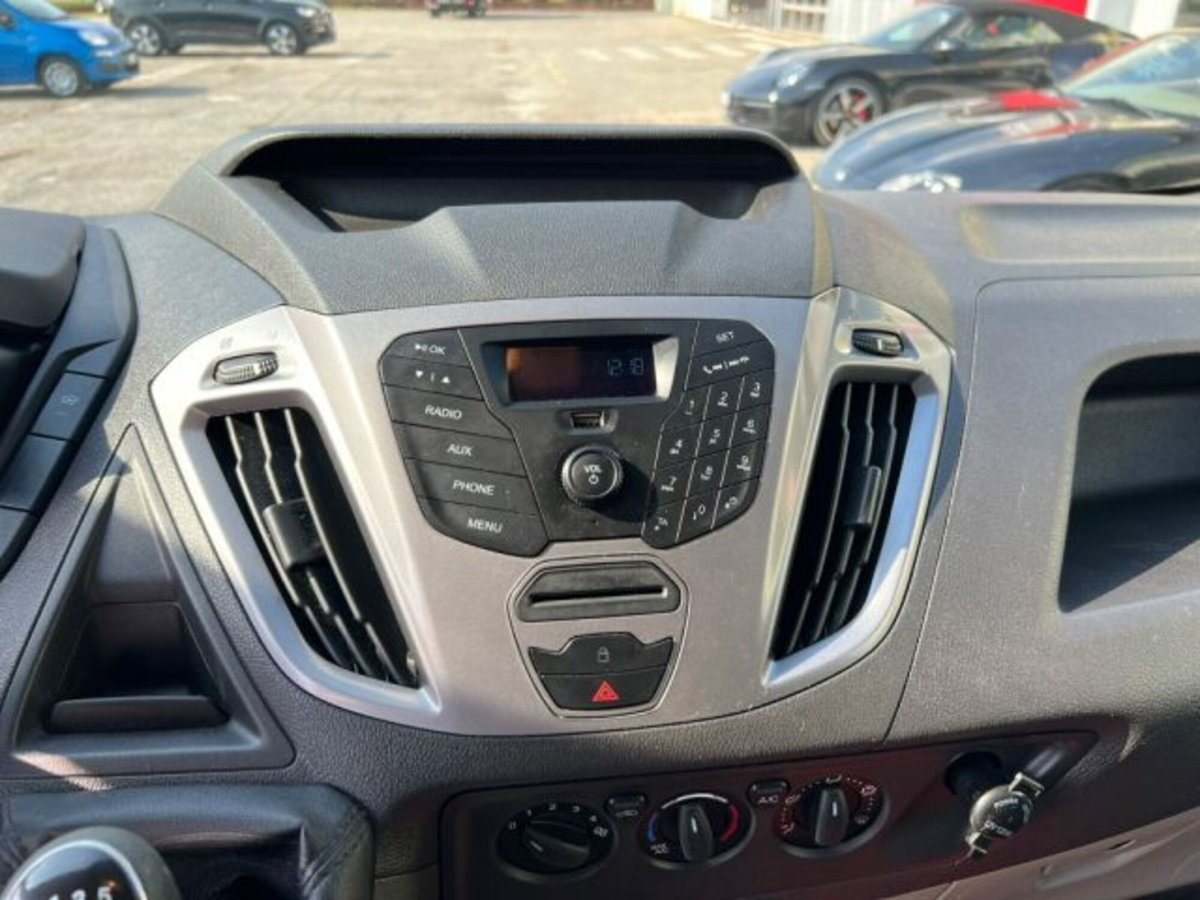 Ford Tourneo Custom 310 2.0 TDCi 130CV PC Trend (14)