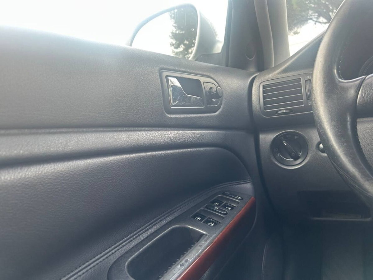 Volkswagen Passat Variant 1.9 TDI/101 CV cat (10)