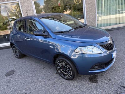 Lancia Ypsilon 1.0 FireFly 5 porte S&S Hybrid Ecochic A. Ferretti usata