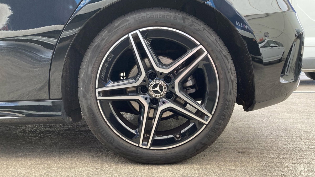 Mercedes-Benz Classe A Sedan 180 d AMG Line Advanced Plus auto (6)