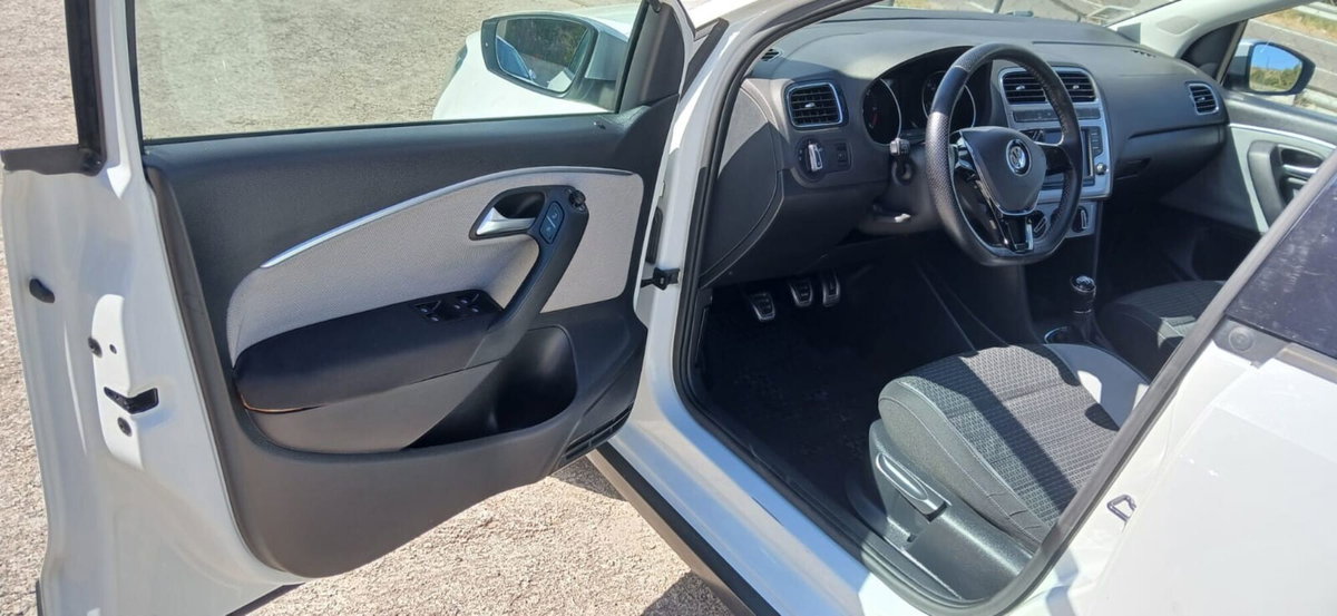 Volkswagen Polo Cross 1.4 TDI BlueMotion Technology (12)