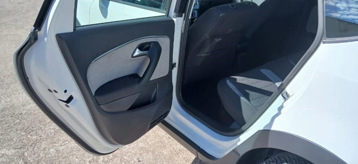 Volkswagen Polo Cross 1.4 TDI BlueMotion Technology (9)
