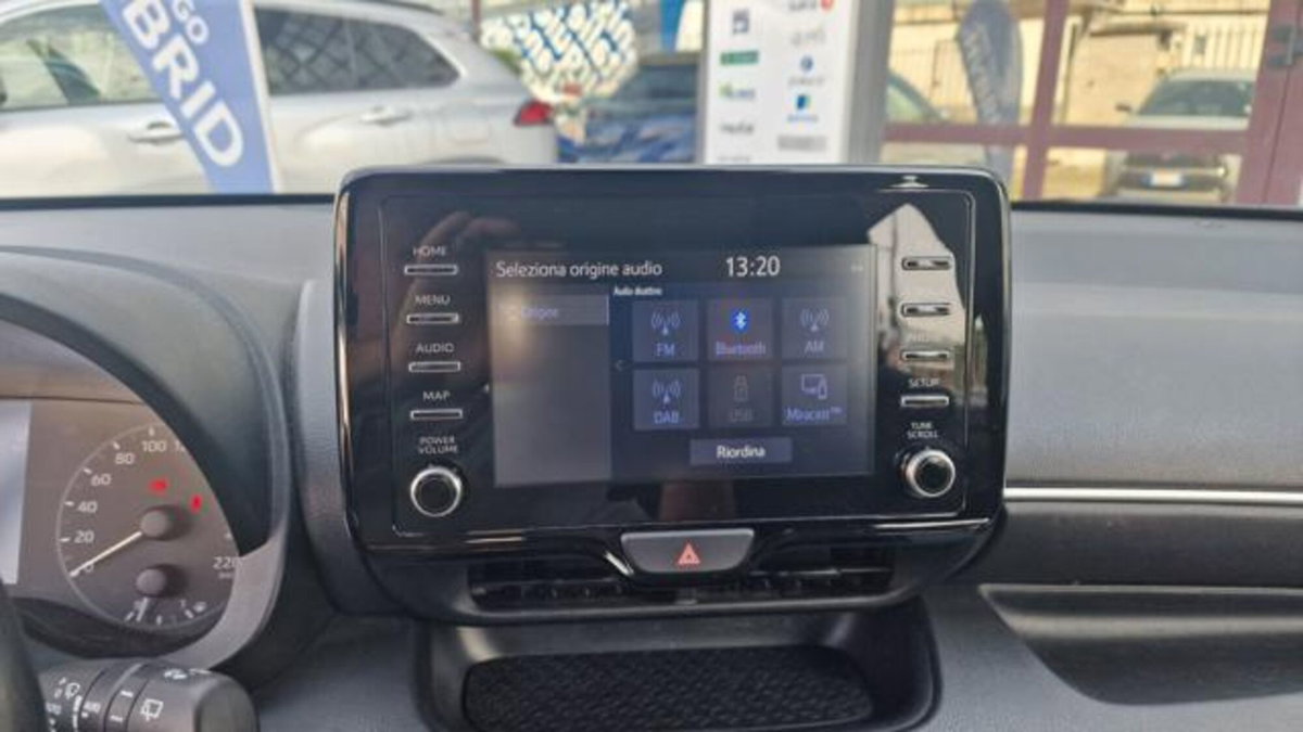 Toyota Yaris 1.0 5 porte Active (3)