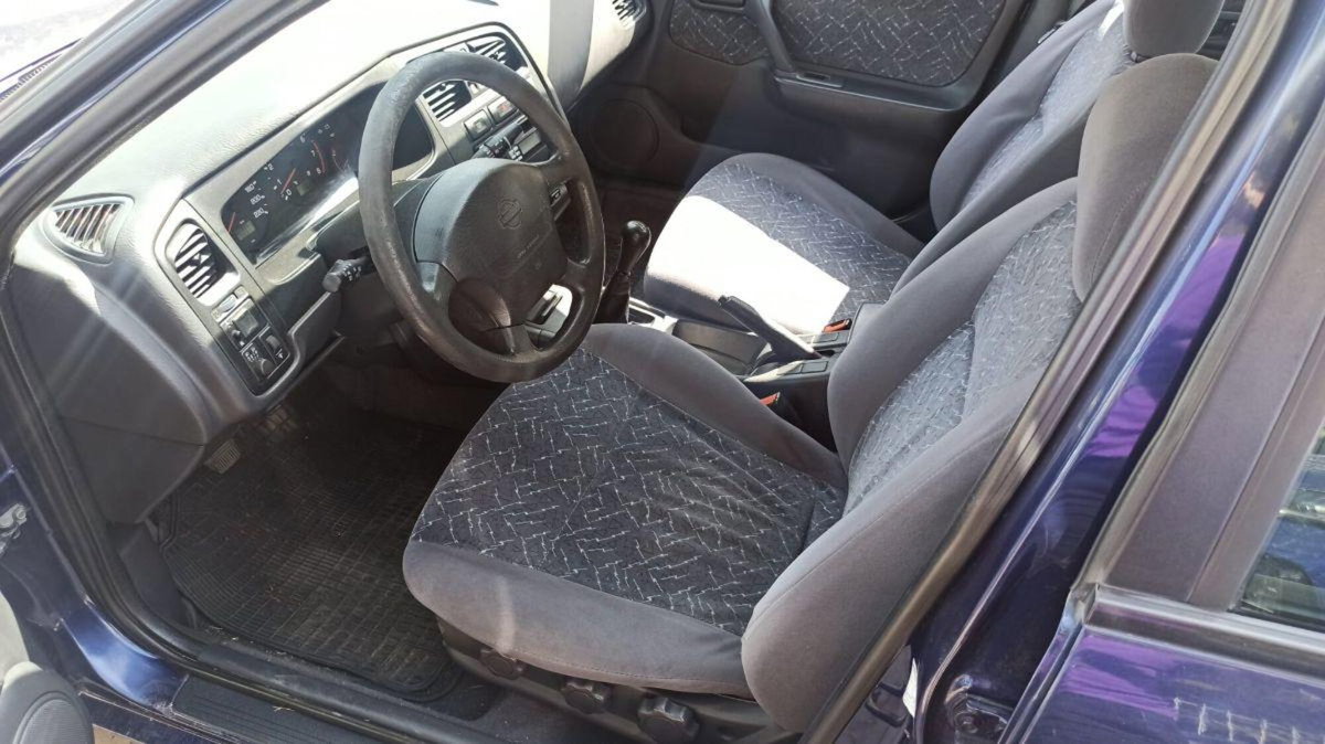 Nissan Primera 1.6i 16V cat 5 porte SE (6)