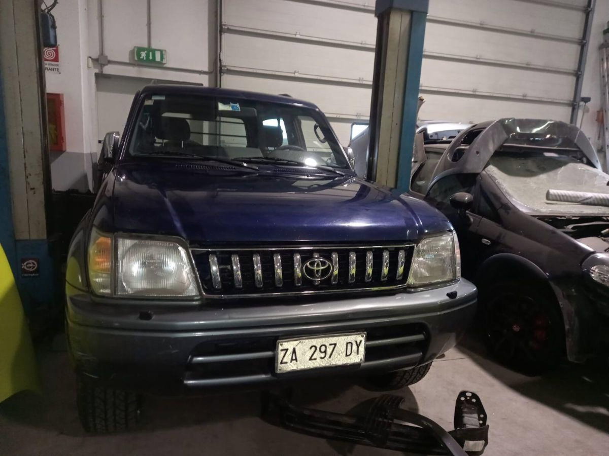 Toyota Land Cruiser turbodiesel 3 porte KZJ90 GX (2)