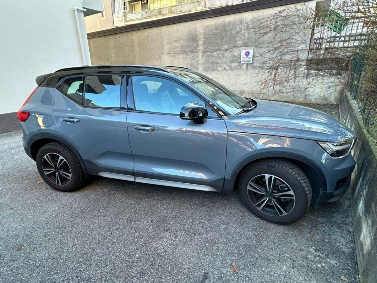 Volvo XC40 B5 AWD Geartronic R-design (3)