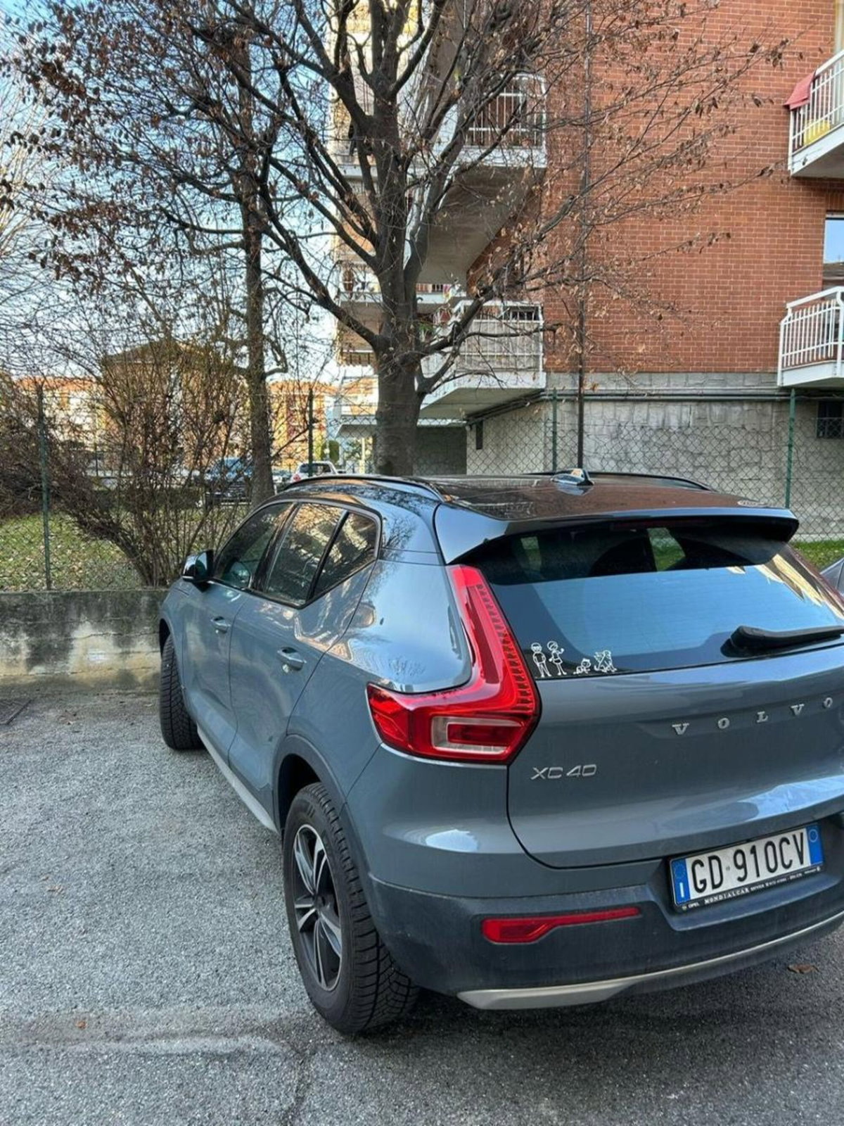 Volvo XC40 B5 AWD Geartronic R-design (4)