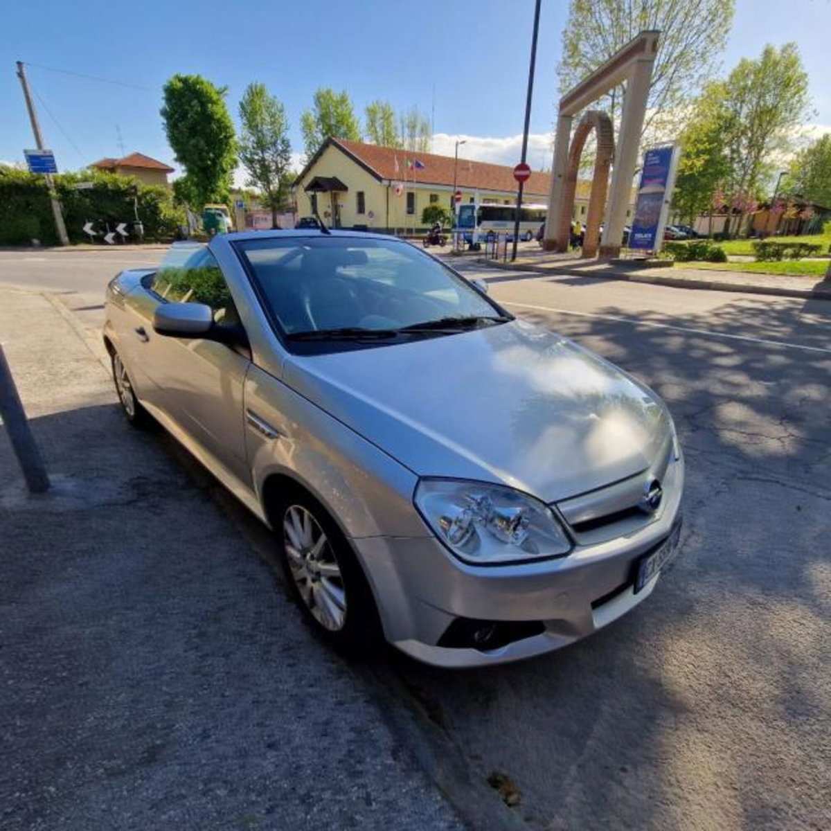 Opel Tigra TwinTop 1.4 16V Sport (2)