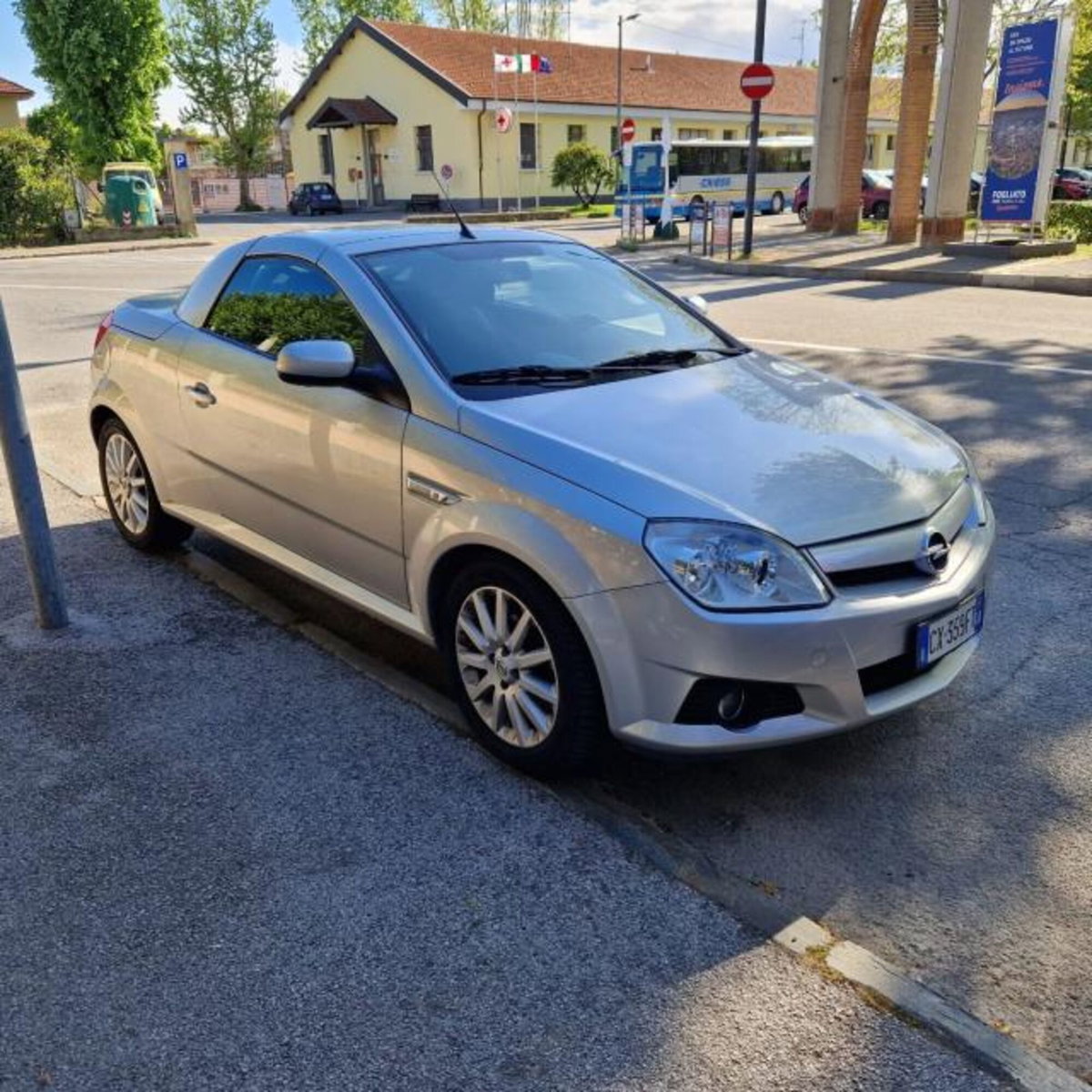 Opel Tigra TwinTop 1.4 16V Sport (3)