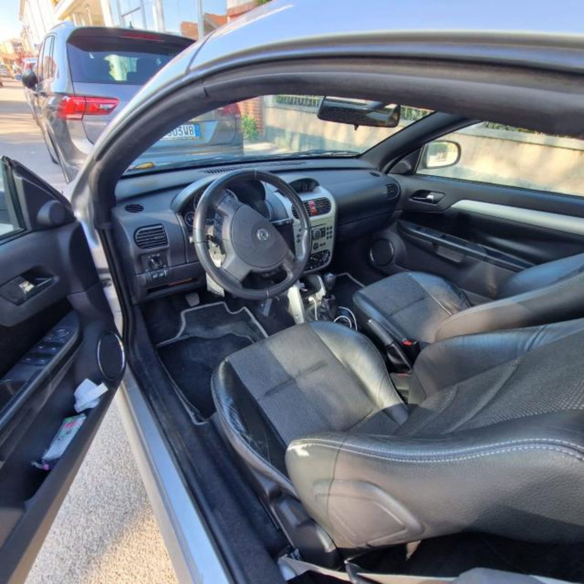 Opel Tigra TwinTop 1.4 16V Sport (8)