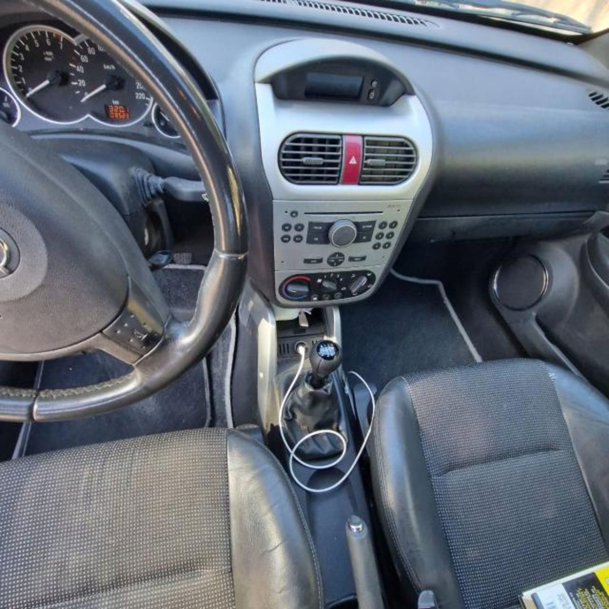 Opel Tigra TwinTop 1.4 16V Sport (9)