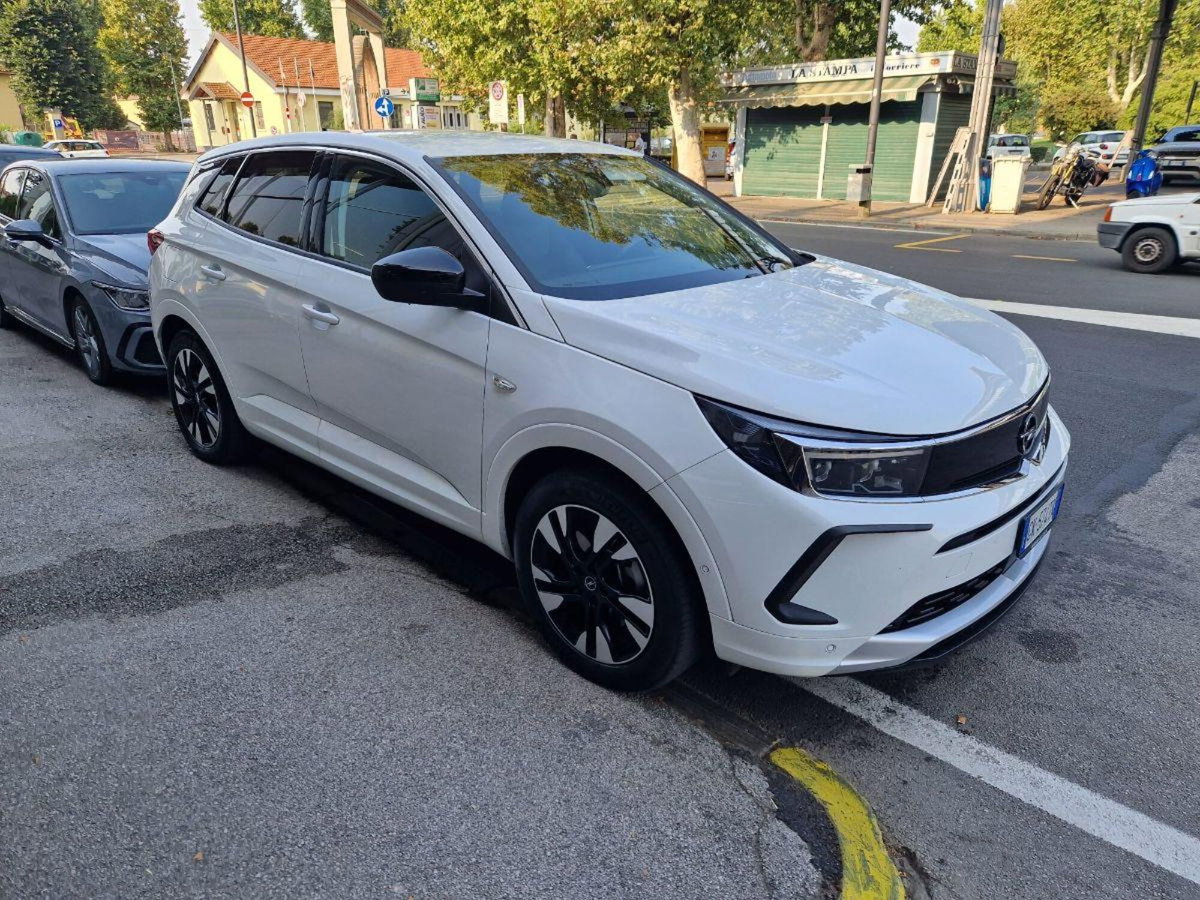 Opel Grandland X 1.6 Turbo 180 CV Start&Stop aut. Elegance (2)