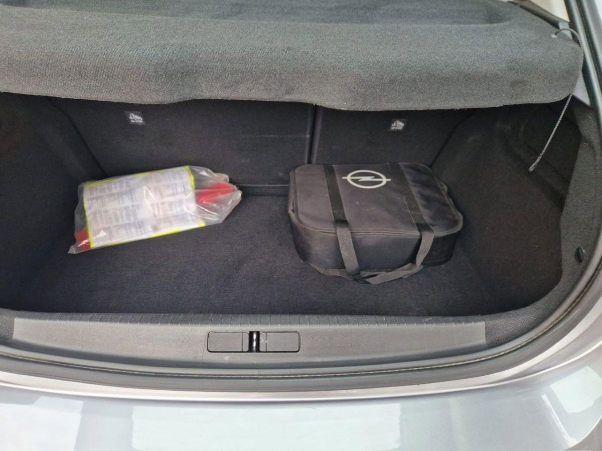 Opel Corsa-e electric Corsa 136cv (13)