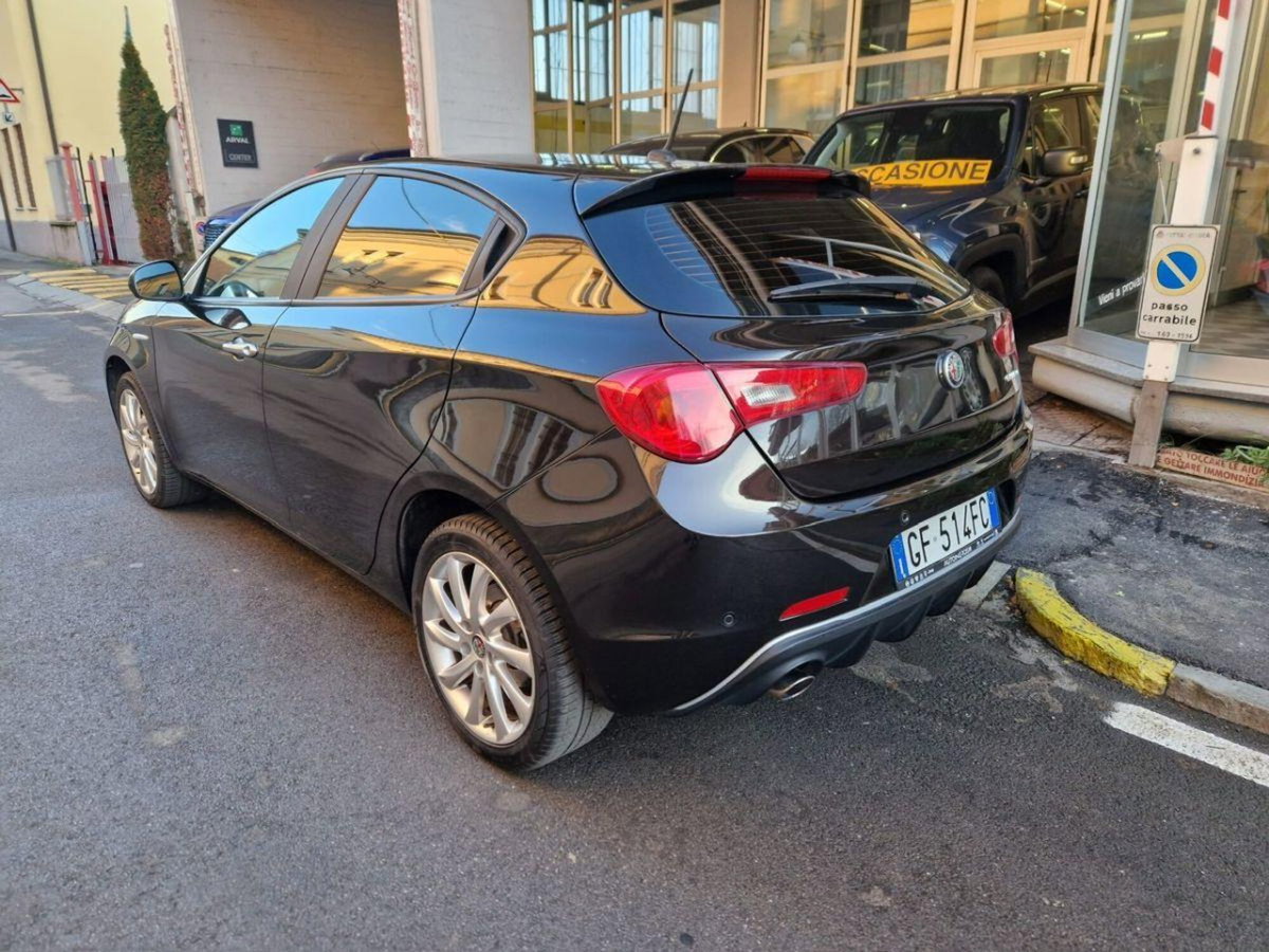 Alfa Romeo Giulietta 1.6 JTDm Super 120cv (8)