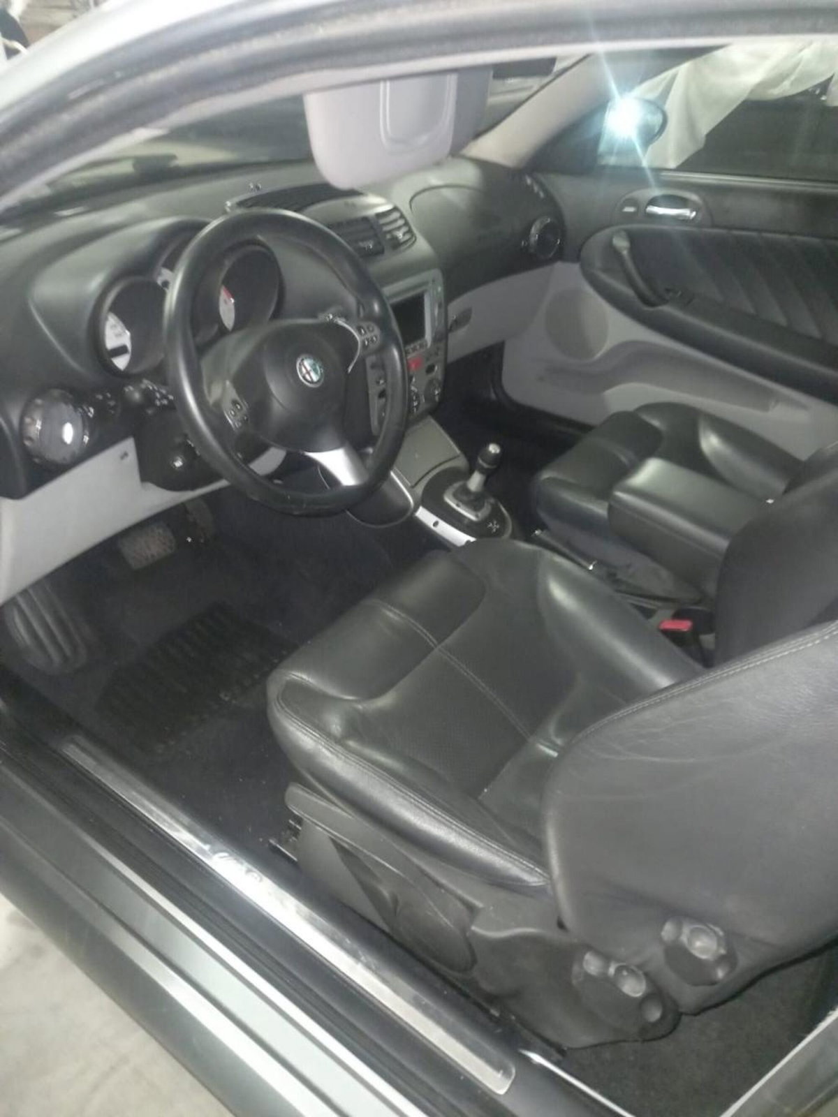 Alfa Romeo GT 2.0 JTS 16V Selespeed Luxury (12)