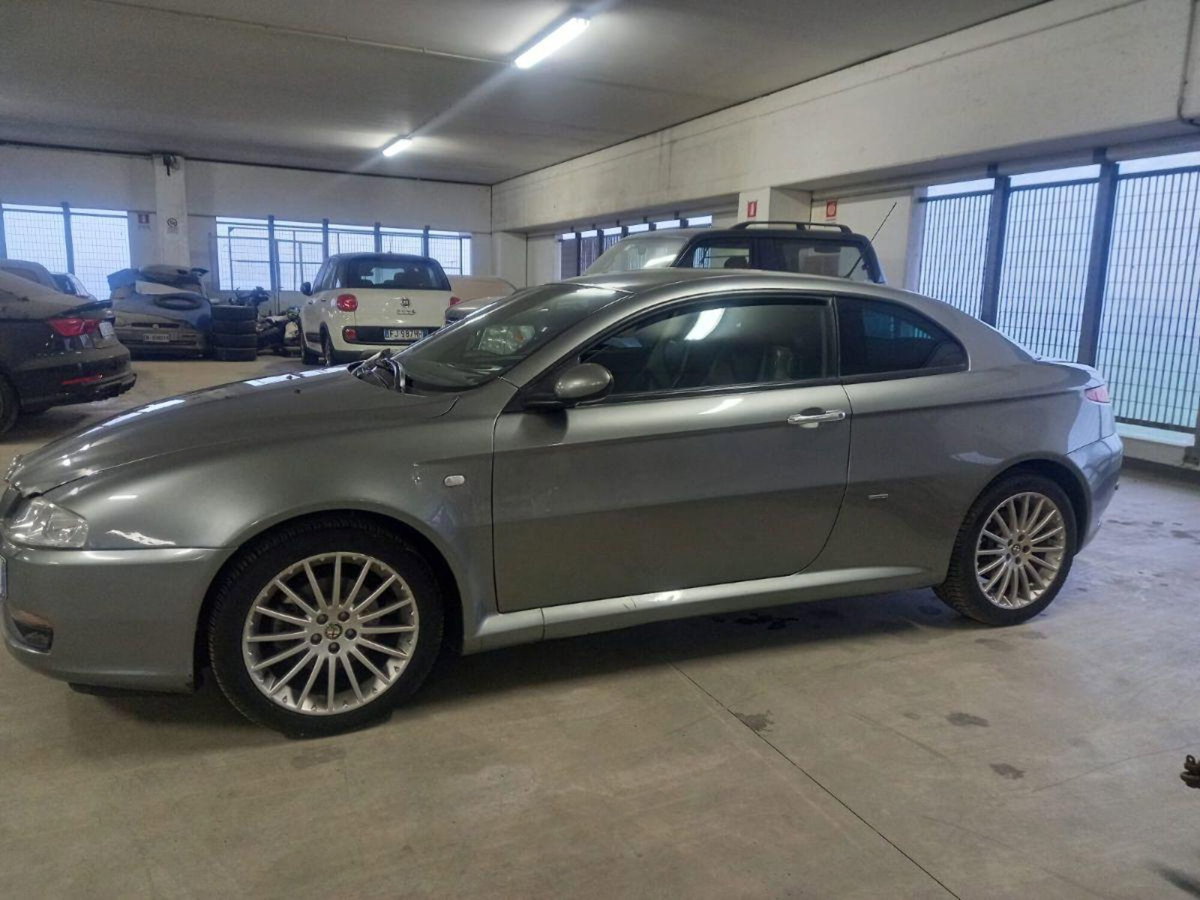 Alfa Romeo GT 2.0 JTS 16V Selespeed Luxury (2)