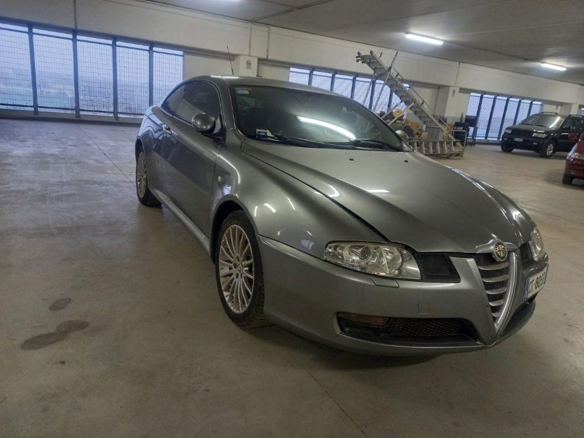 Alfa Romeo GT 2.0 JTS 16V Selespeed Luxury (4)