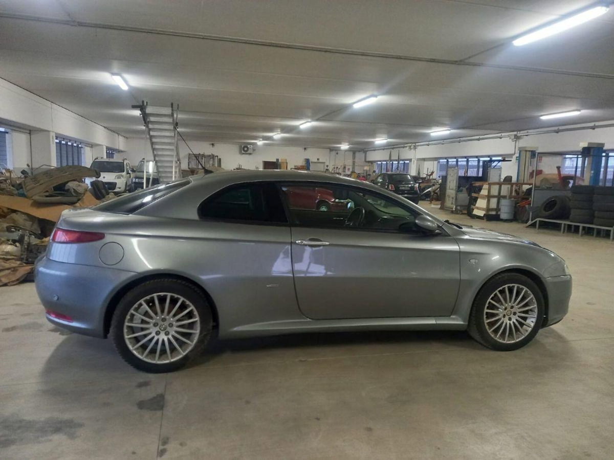 Alfa Romeo GT 2.0 JTS 16V Selespeed Luxury (5)