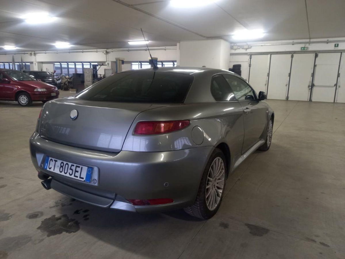 Alfa Romeo GT 2.0 JTS 16V Selespeed Luxury (8)