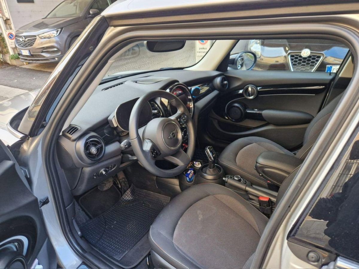 MINI Mini 1.5 Cooper 5 porte (11)