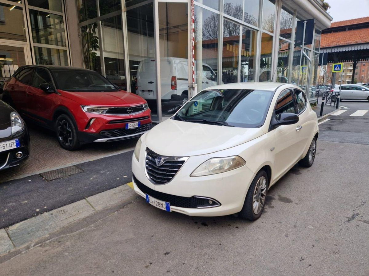 Lancia Ypsilon 1.3 MJT 16V 95 CV 5 porte S&S Gold (3)
