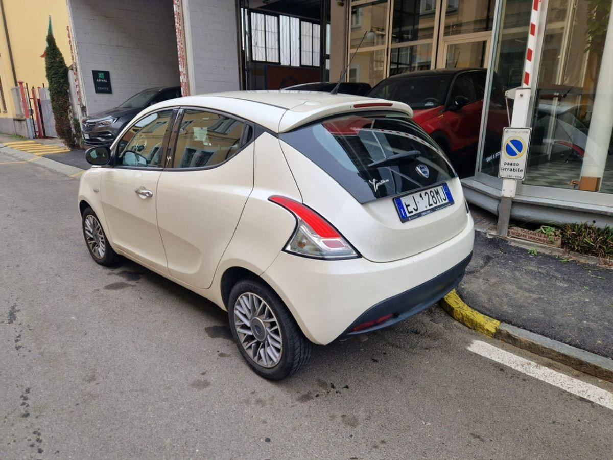 Lancia Ypsilon 1.3 MJT 16V 95 CV 5 porte S&S Gold (4)