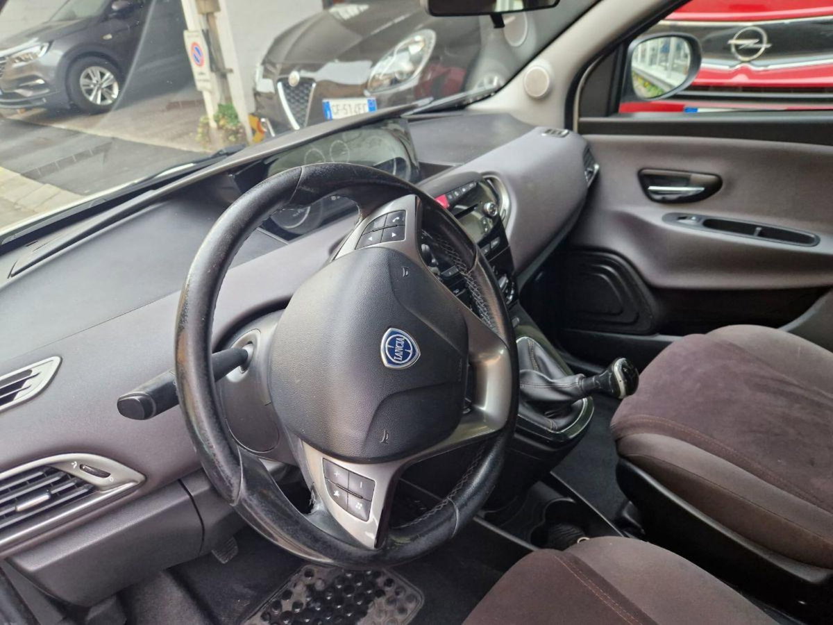 Lancia Ypsilon 1.3 MJT 16V 95 CV 5 porte S&S Gold (7)