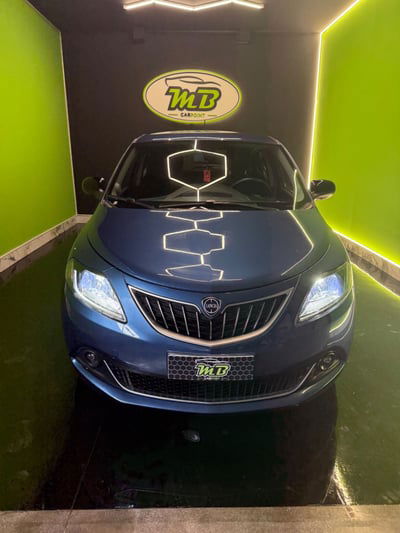 Lancia Ypsilon 1.0 FireFly 5 porte S&S Hybrid Ecochic Silver usata