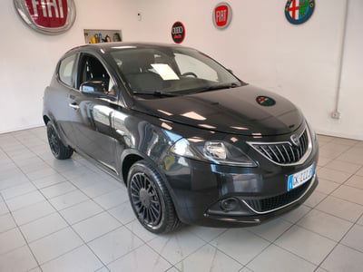 Lancia Ypsilon 1.0 FireFly 5 porte S&S Hybrid Ecochic Silver usata