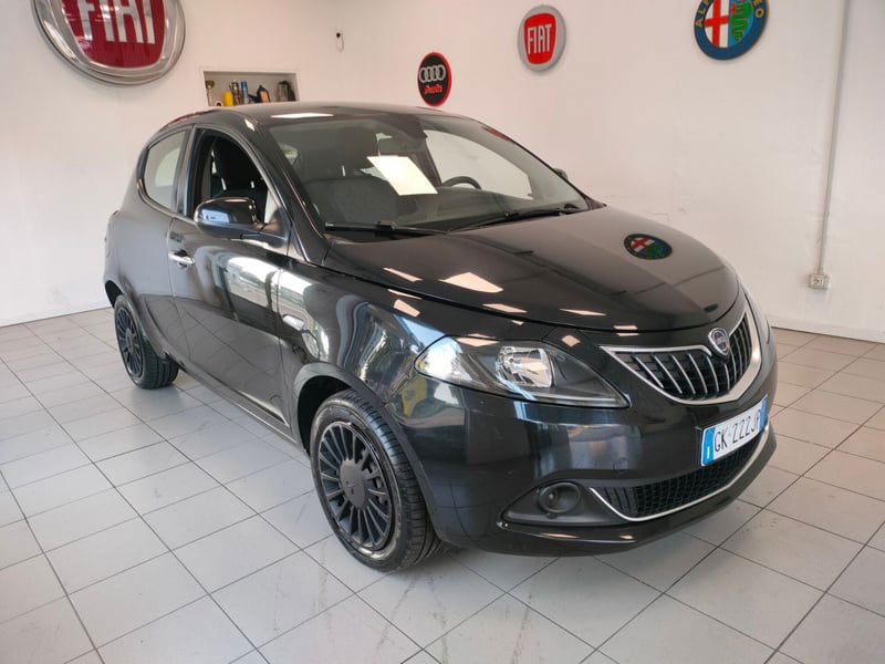 Lancia Ypsilon 1.0 FireFly 5 porte S&S Hybrid Ecochic Silver