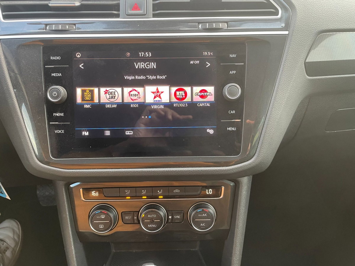 Volkswagen Tiguan 2.0 TDI SCR DSG Business BlueMotion Technology (17)