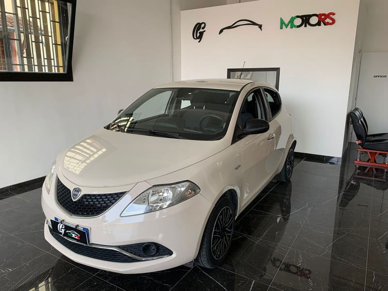 Lancia Ypsilon 1.2 69 CV 5 porte Silver