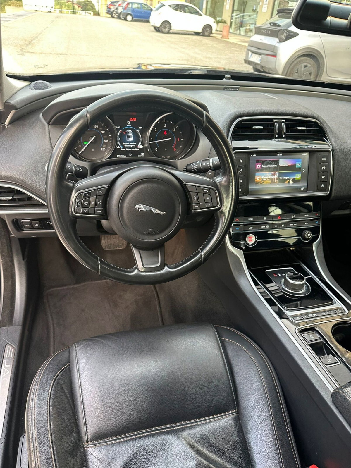 Jaguar XE 2.0 D Turbo 180CV aut. Portfolio (10)