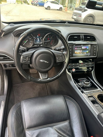 Jaguar XE 2.0 D Turbo 180CV aut. Portfolio (10)