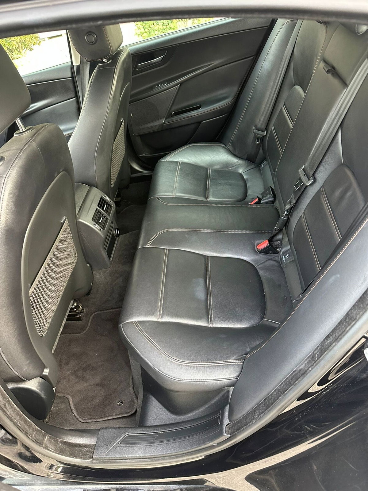 Jaguar XE 2.0 D Turbo 180CV aut. Portfolio (12)