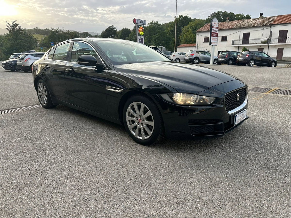 Jaguar XE 2.0 D Turbo 180CV aut. Portfolio (3)