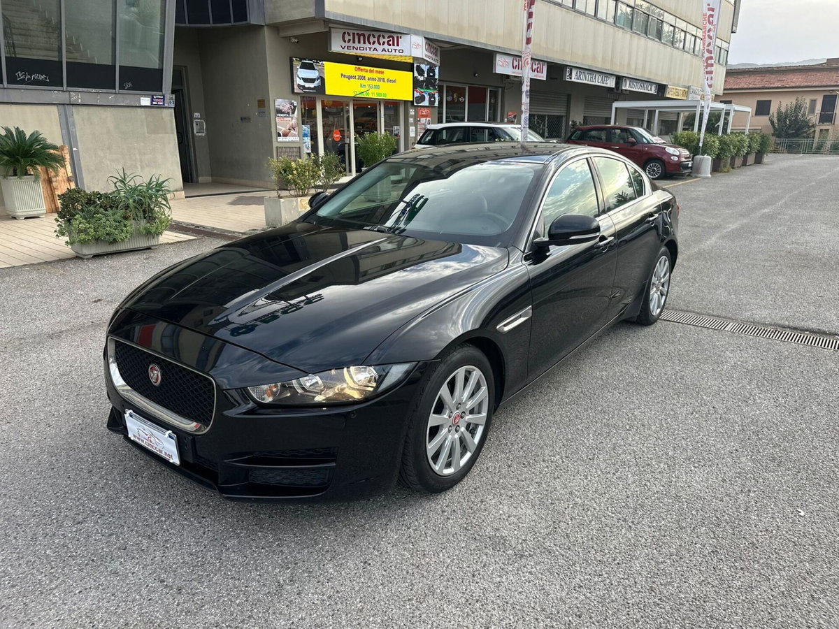 Jaguar XE 2.0 D Turbo 180CV aut. Portfolio (5)